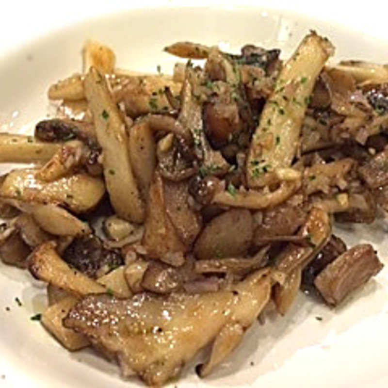 スペイン産ポルチーニ入りキノコ各種のソテー(ビストロ＆バル ジィーロ)