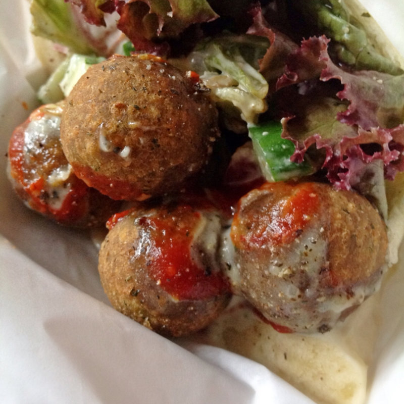 自家製ピタパンのファラフェルサンド(ダブルサンドウィッチ 葉山店)