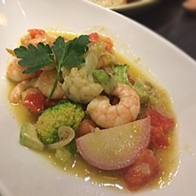 エビのビール蒸し、ガーリック風味(ビストロ＆バル ジィーロ)