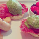半熟卵とイングリッシュマフィン(beacon)