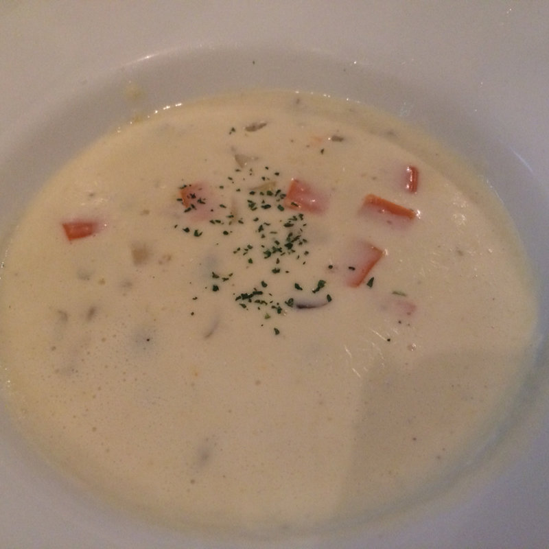 牡蠣とハマグリのチャウダー(エカイエJP新宿)