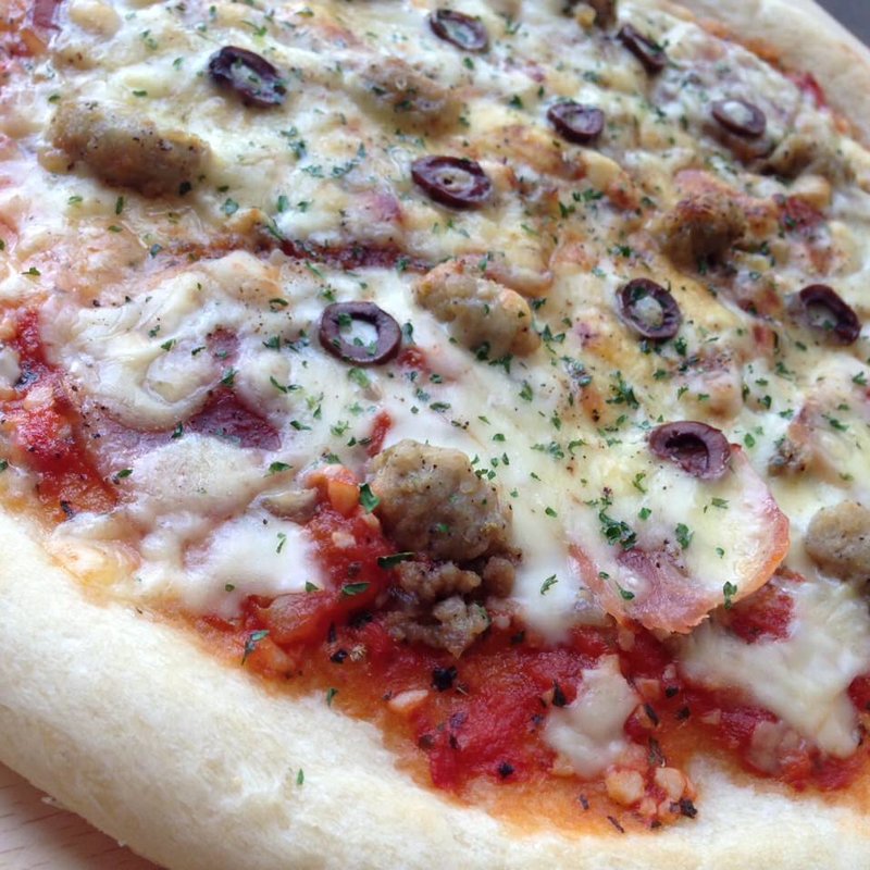 イタリアンソーセージと熟成ベーコンのピザ(オールウェイズ （Irish Pub Always）)