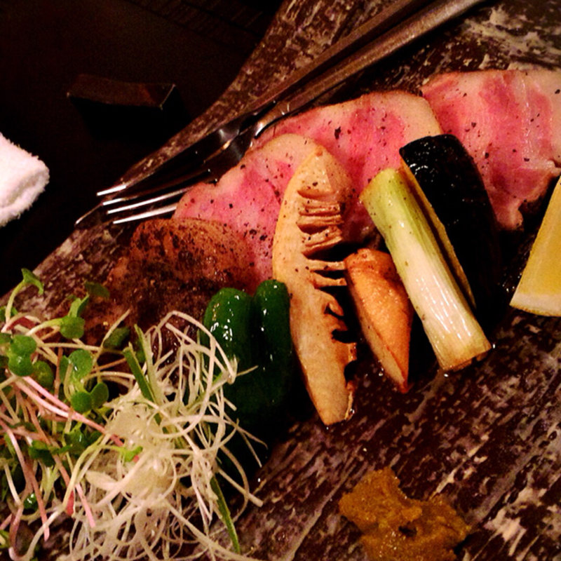 「名物！ととろ豚の真空調理うたげ焼き」肩ロース250g(芦屋 食＆人の縁 うたげ  )