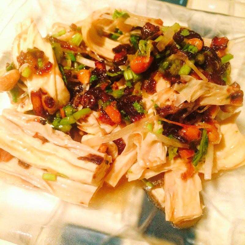 棒湯葉と季節野菜の玉葱醤和え(月世界)