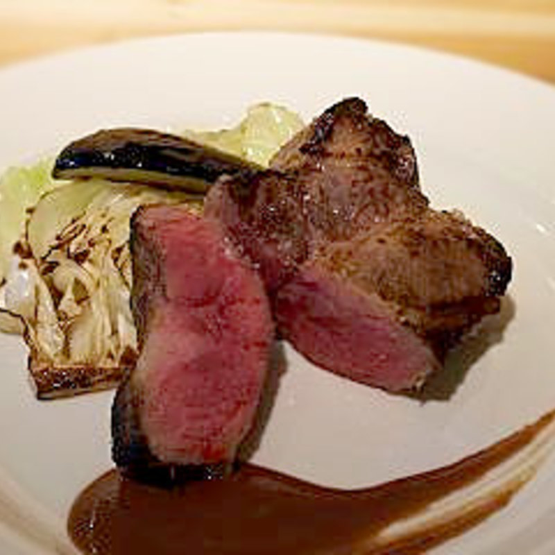 イベリコ豚のステーキ　ザクロのソース(フレンチバル 来酒 （キッシュ）)