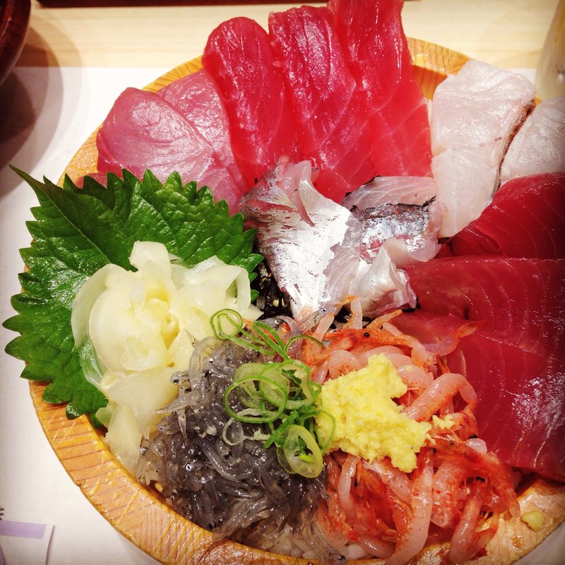 沼津丼(沼津魚がし鮨 三島駅北口店)