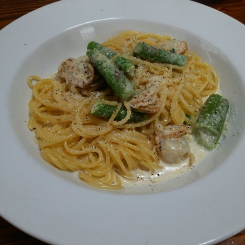 帆立とアスパラのクリームパスタ(イタめし屋 GUSTO)