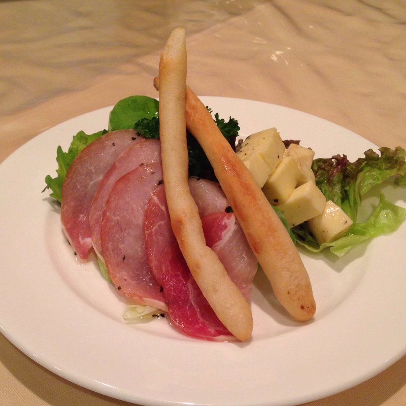 生ハムとチーズのガーリックオリーブオイル(ＢＡＳＩＬ)