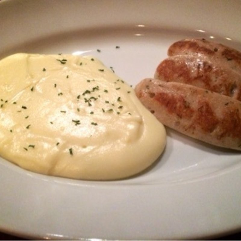 ジャガイモのアリゴと白ソーセージ(ガーデンレストラン オールデイ ダイニング)