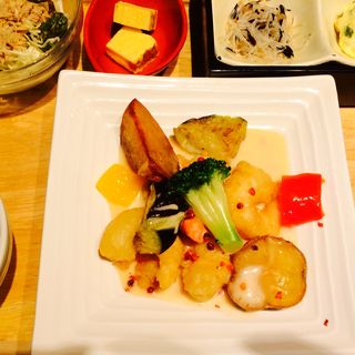 ぷりぷり海老と季節野菜のチリマヨ定食(梅田 阪急三番街 リバーカフェ （RIVER CAFE）)