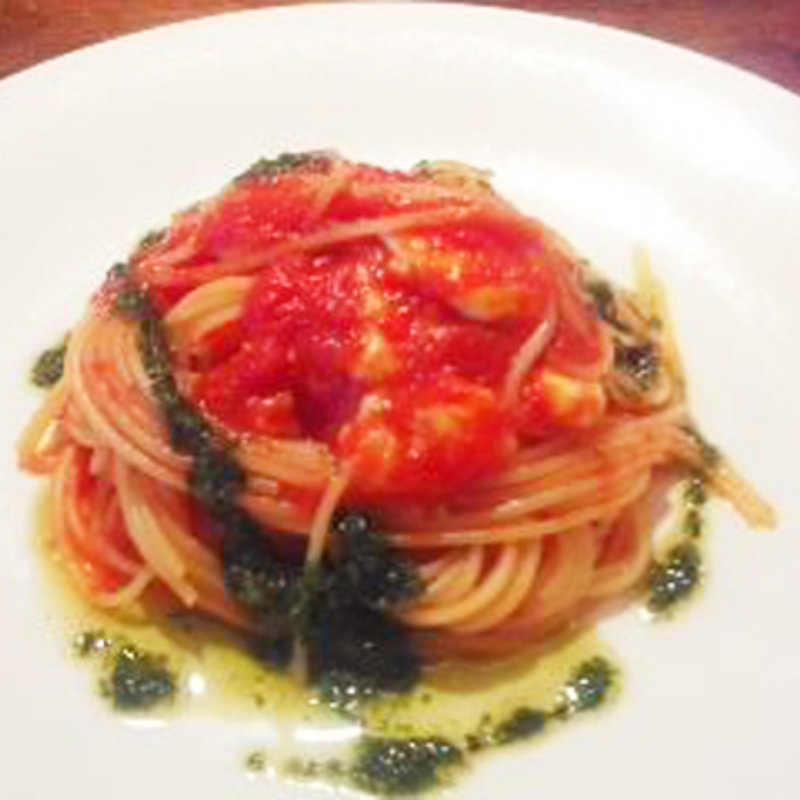 モツアレラチーズとジェノベーゼのトマトソーススパゲティ(グラッパ)