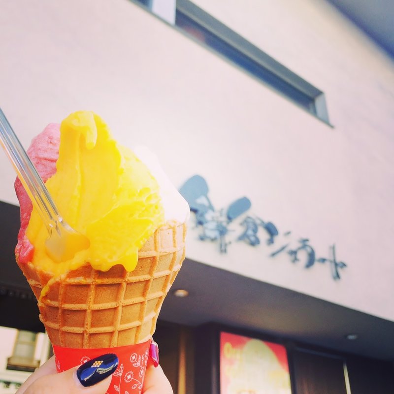 ぶどうとマンゴーのジェラート　ダブル(鎌倉ジェラート)