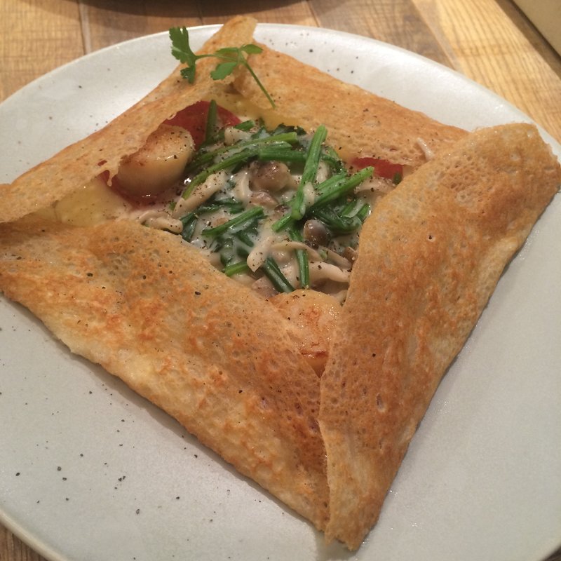 ほうれん草クリームとホタテのガレット(gelato pique cafe)