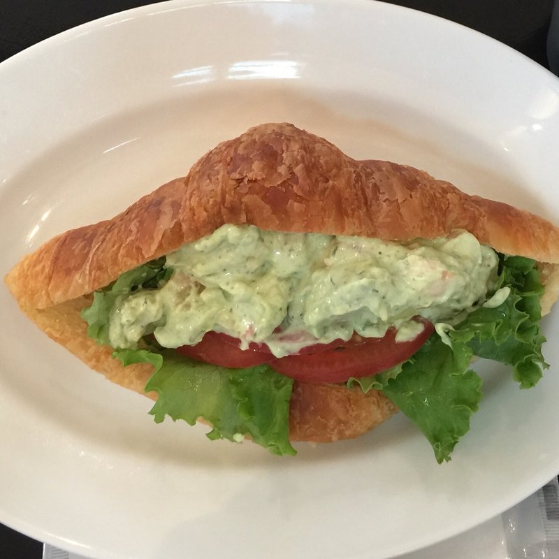 アボカドと海老のクロワッサンサンド(ディーン＆デルーカ京都 （DEAN & DELUCA KYOTO）)