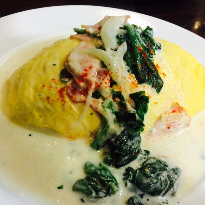 オムライス　ホワイトソースかけ(キッチン芥子屋 （キッチン・カラシヤ）)