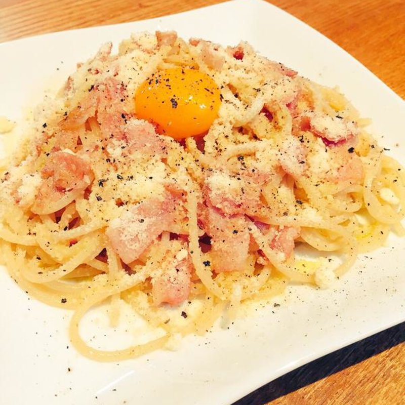 カルボナーラ　生卵(豚しゃぶ ダイニング 凛)