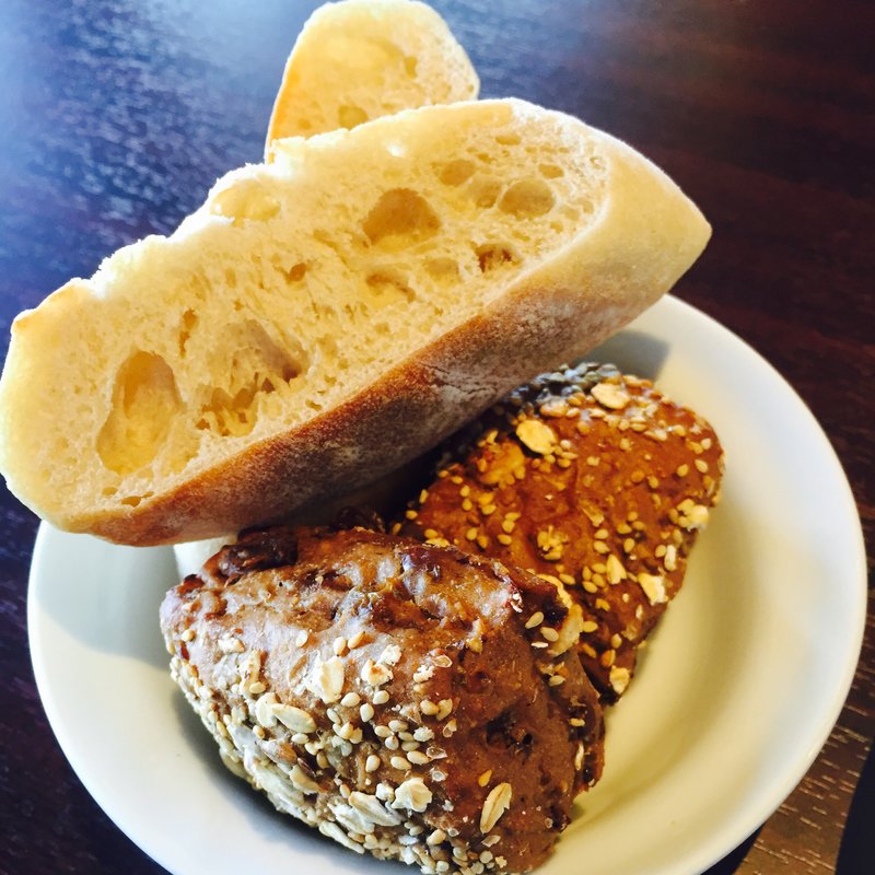 雑穀パンとバゲット(ホテルバリタワー大阪天王寺 )