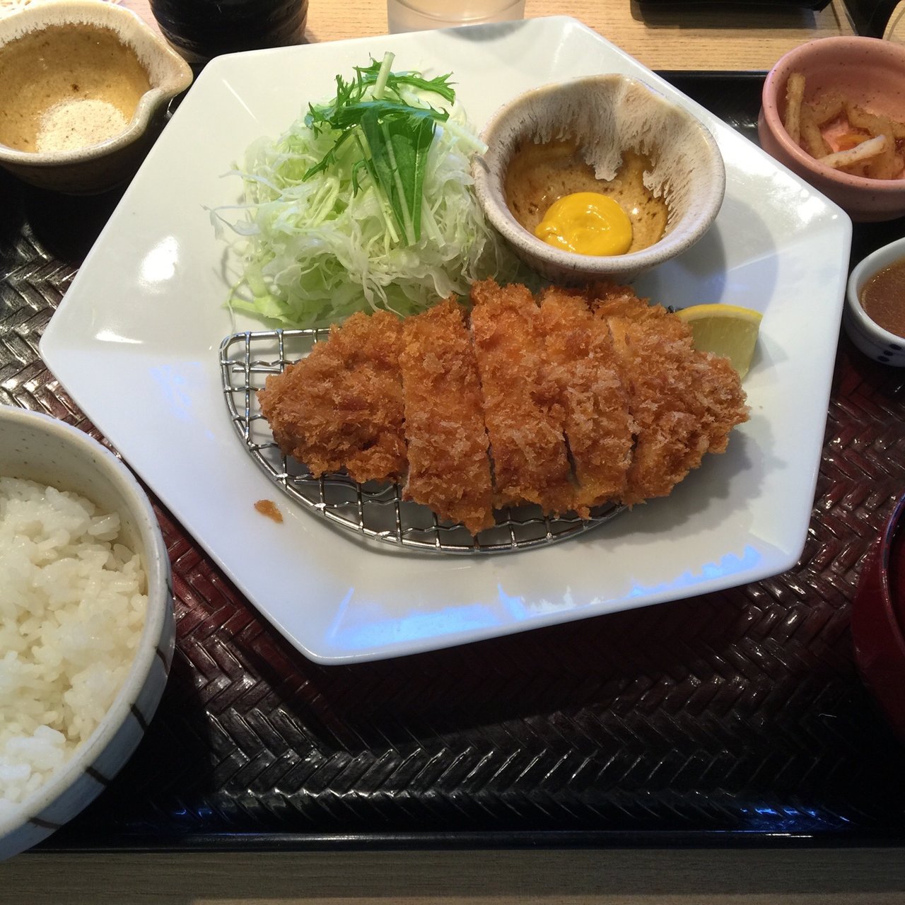 四元豚のロースかつ定食 大戸屋 東急日吉駅ビル店 おおとや の口コミ一覧 おいしい一皿が集まるグルメコミュニティサービス Sarah