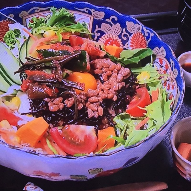 85(はこ)ランチ ぜいたくどんぶり(こうそカフェ85 （コウソカフェハチジュウゴ）)