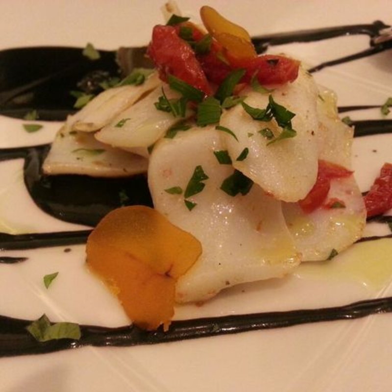 紋甲イカ、ドライトマト、からすみのサラダ(ファットリーア エッセ)