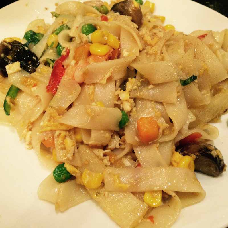 タイ風きし麺バジルやきそば(ロスオーチャー)