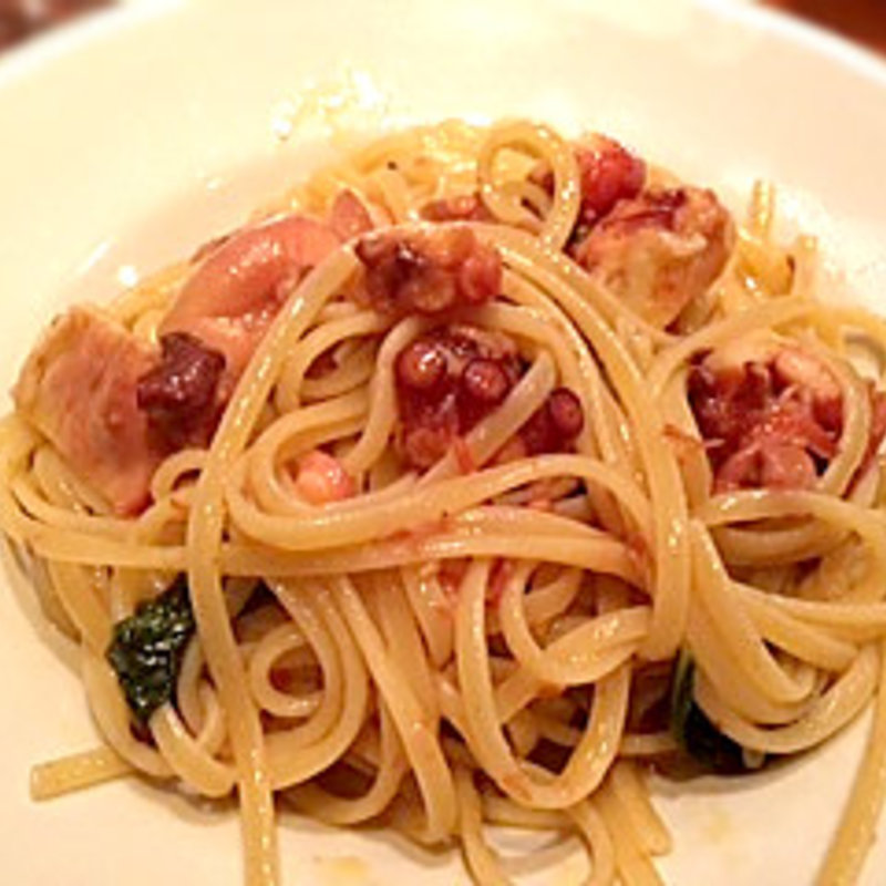 タコとベーコンのペペロンチーノ(ラ・バレーナ)