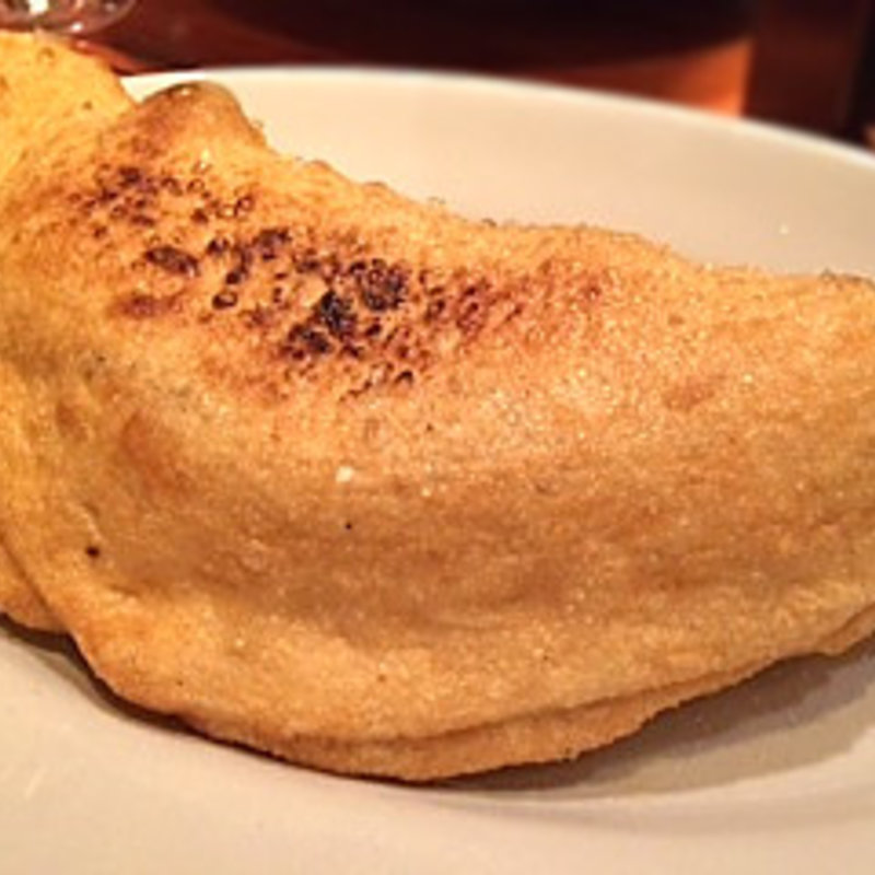 ピッツァ・ラ・バレーナ（トマトソース、リコッタチーズ、バジリコ）(ラ・バレーナ)