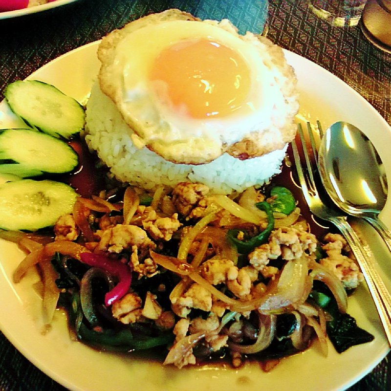 パッカパウカイダオ　ムー、ヌア、ガイ(タムナック タイラーメン )