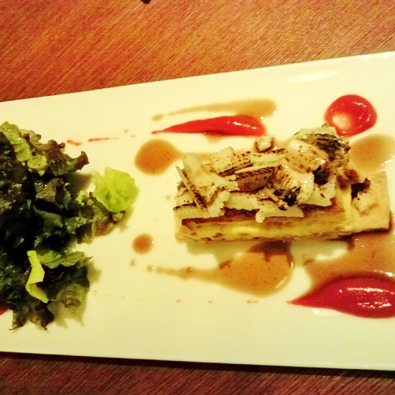 蒸し穴子とごぼうのキッシュのタルト仕立て(ル ピニョン （Le Pignon）)