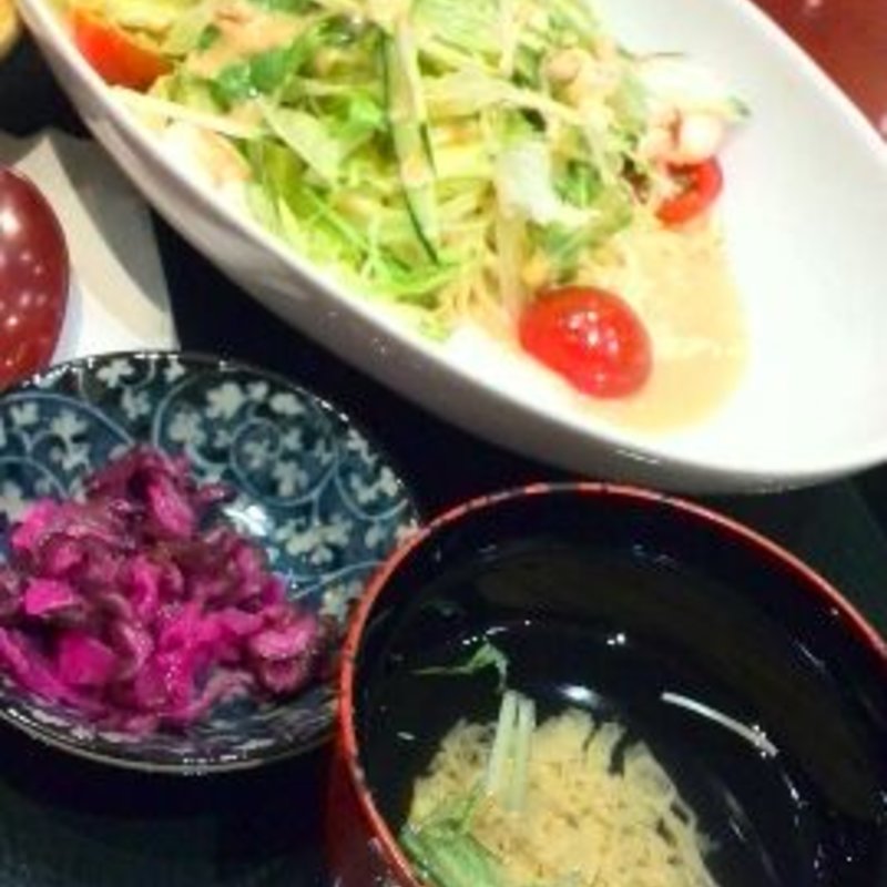 冷やしレタス麺(麻布茶房 ウィング高輪店)