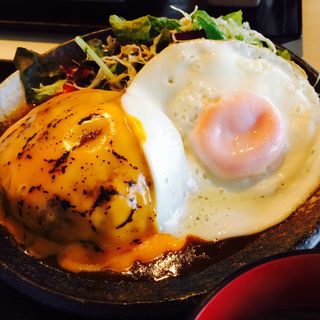 特製Wチーズハンバーグ定食 （平日限定）(炙 （Aburi）)