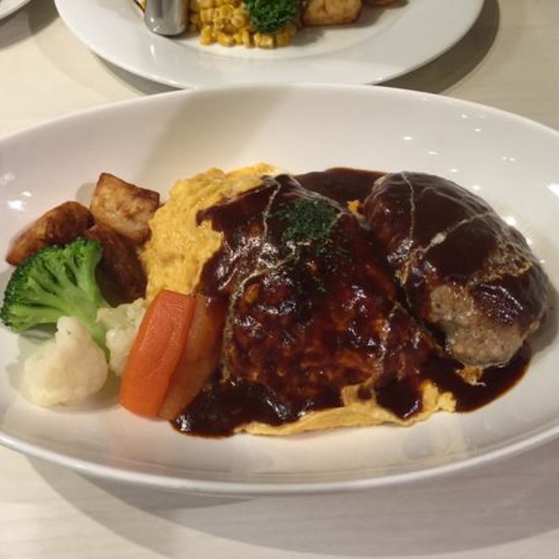 花咲チーズオムライス＆手作りハンバーグ(cafe La Vue Blanche)