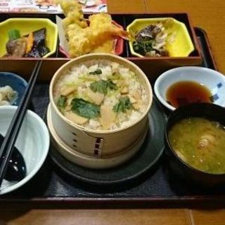 タケノコ炊き込みご飯(鶯啼庵)