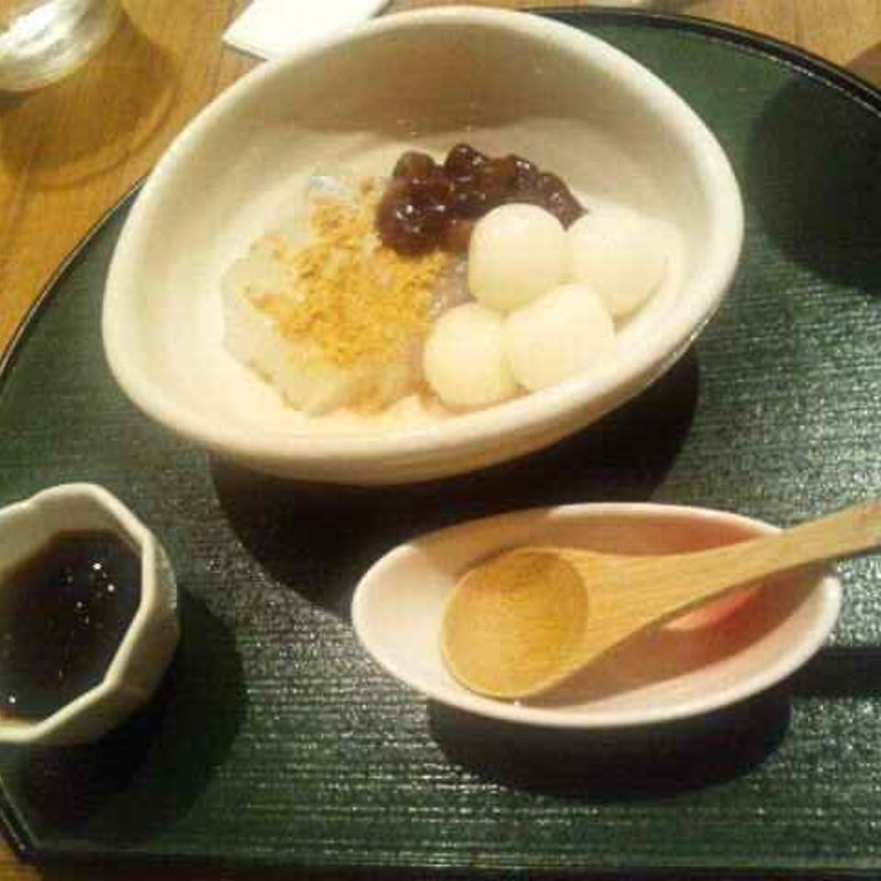 自家製わらびもちと白玉あずき(歌行燈ゑべっさん)