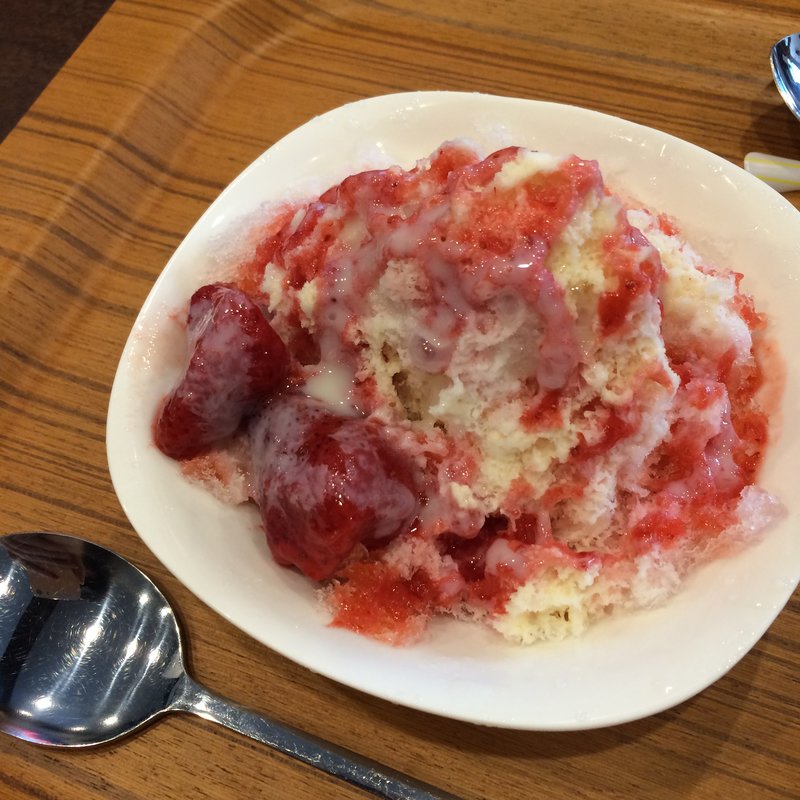 いちご練乳かき氷(蜜思館)