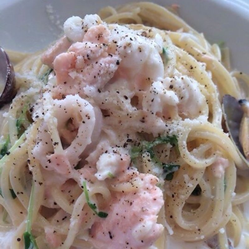 魚介と豆苗のクリームパスタ(MOULiN)
