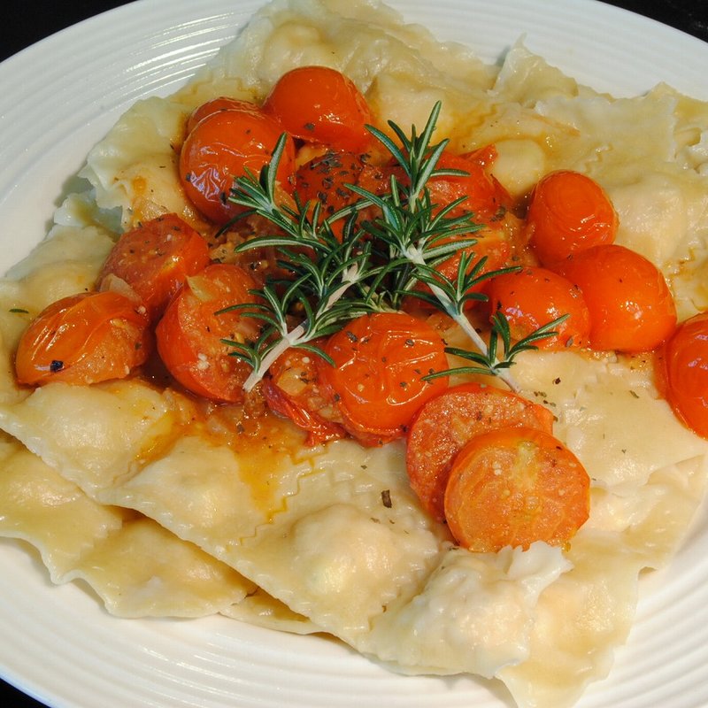 フレッシュトマトのラビオリ(Cafe Bar ripple)