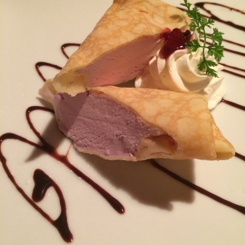 紅芋アイスのクレープ(琉球 梅酒Dining てぃーだ 新宿南口店)