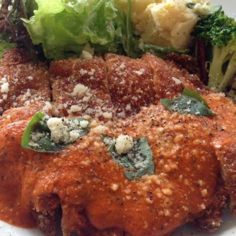 チキンカツレツ トマトソース(MOULiN)