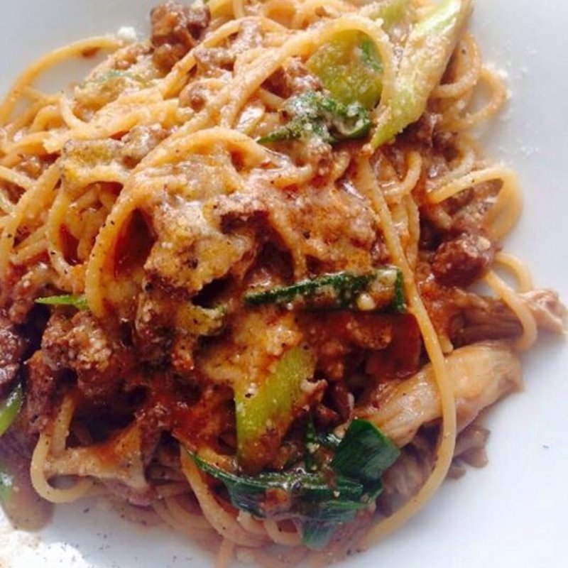 牛スジと舞茸のラグーソース(MOULiN)