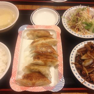餃子と豚と玉ねぎの炒め定食(蘇州屋台 )