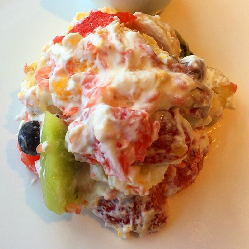 フルーツトライフル メープルブランデー添え(カフェ・コムサ)