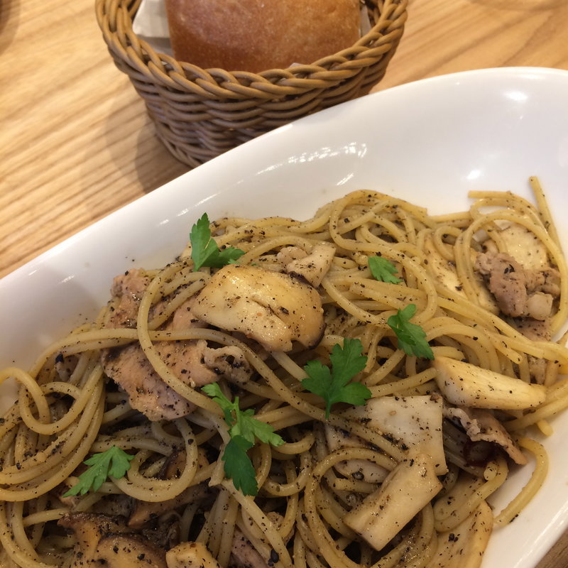エリンギとやわらかポークの黒ごまパスタ(アフタヌーンティー・ティールーム 川西阪急)