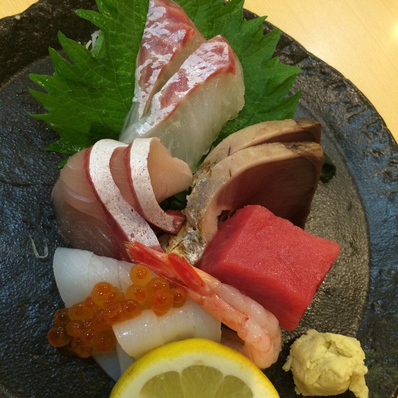 つくり盛り合わせ(にぎり鮨 魚魚 （さかなさかな）)