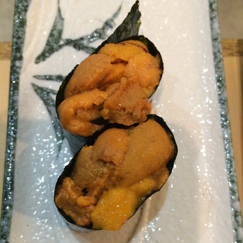 うに(にぎり鮨 魚魚 （さかなさかな）)