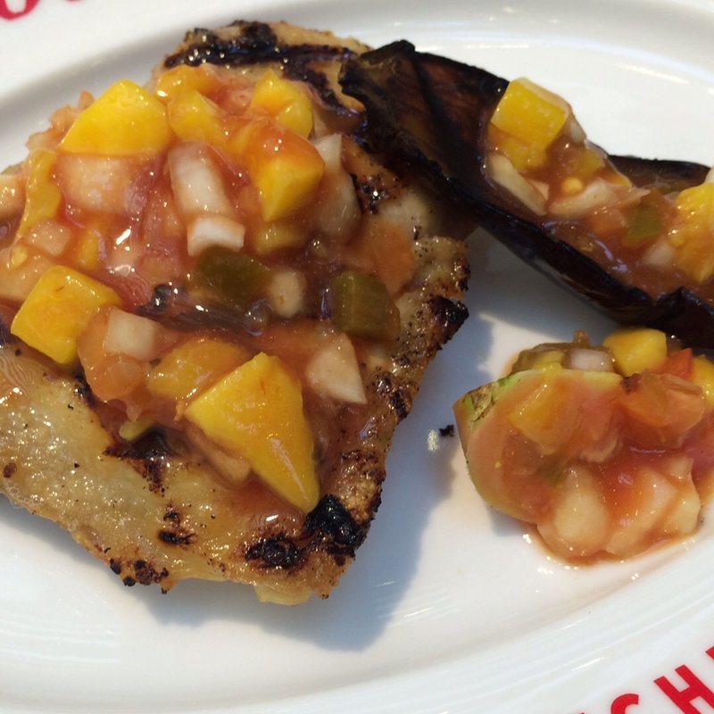 鶏モモ肉と夏野菜のグリルマンゴーサルサソース(リブラボキッチン 品川)