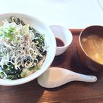 釜揚げしらす丼 Mサイズ(鎌倉どんぶりカフェ bowls)
