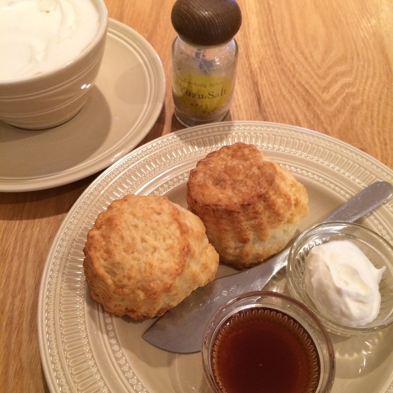 スコーン・ロイヤルミルクティー(エシュロンティーハウス徳島)