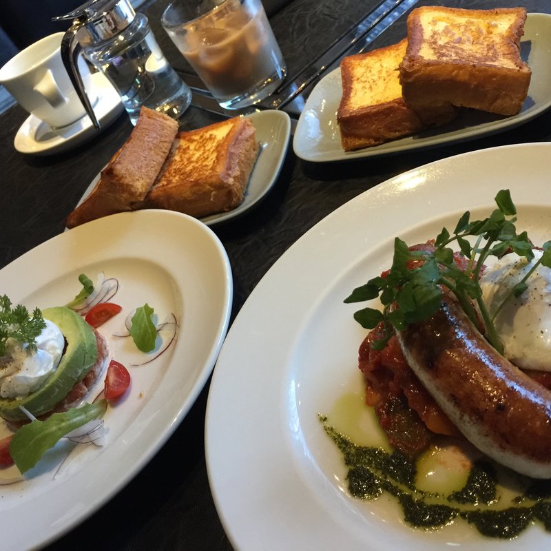 三浦野菜のカポナータ 自家製ソーセージとポーチドエッグ添え(マーサーブランチ)