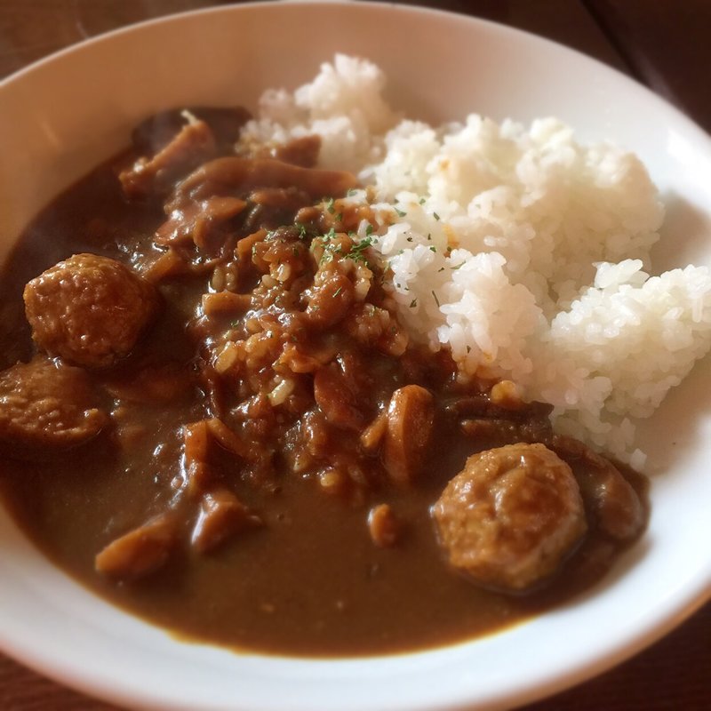 ミートボールたキノコのカレー(loger cafe)
